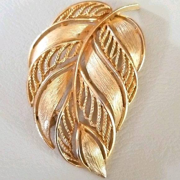 Vintage Signed LISNER Goldtone Leaf Brooch - Picture 8 of 15
